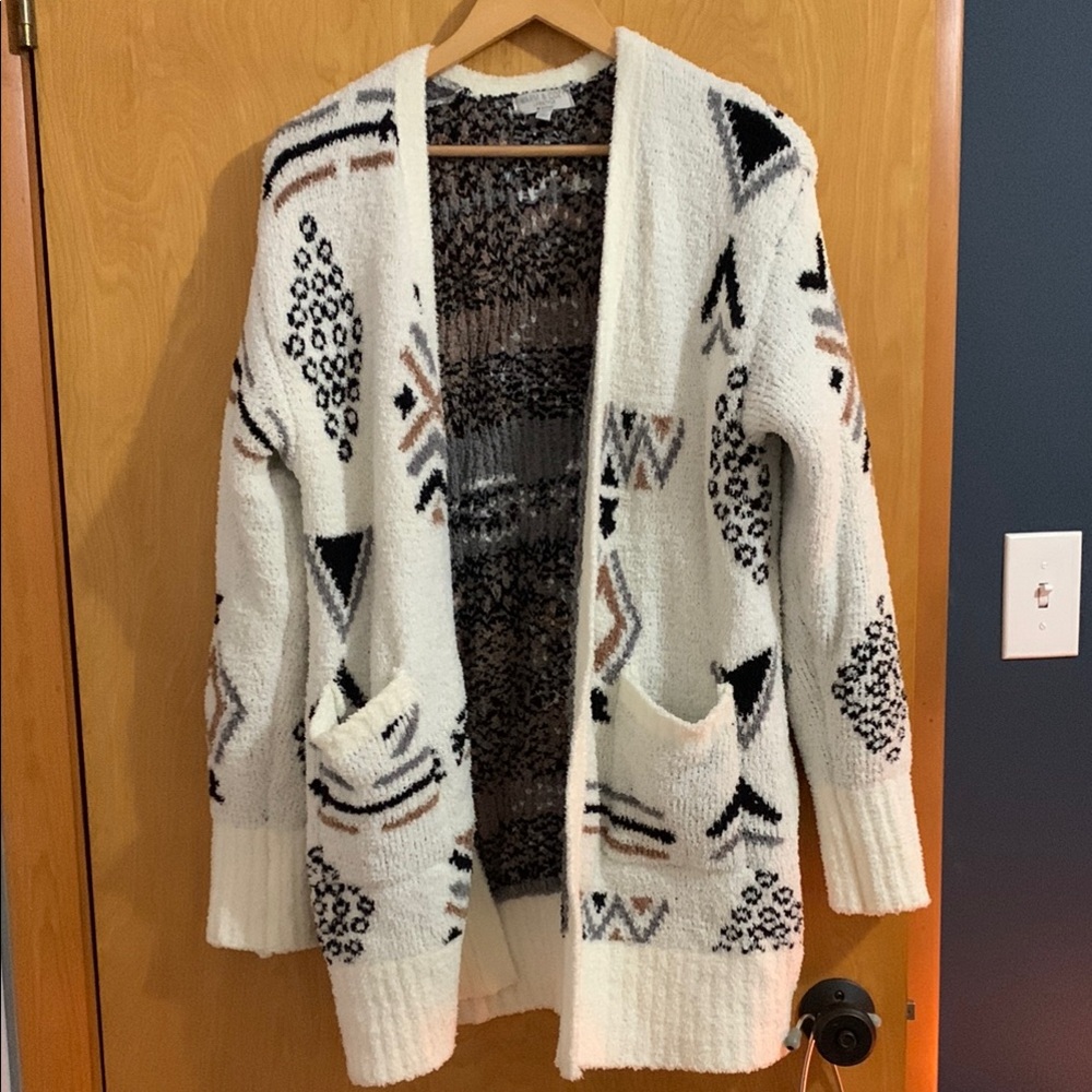 Cozy Geometric Patterned Cardigan Sweater - White
In excellent condition.
